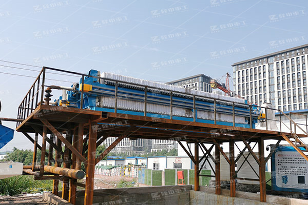 壓濾機濾板如何幫助壓濾機實現(xiàn)固液分離？